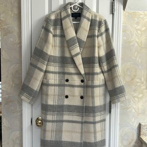 Ann Taylor Wool Blend Gray Plaid Coat. Double Breasted with Tortoise Buttons